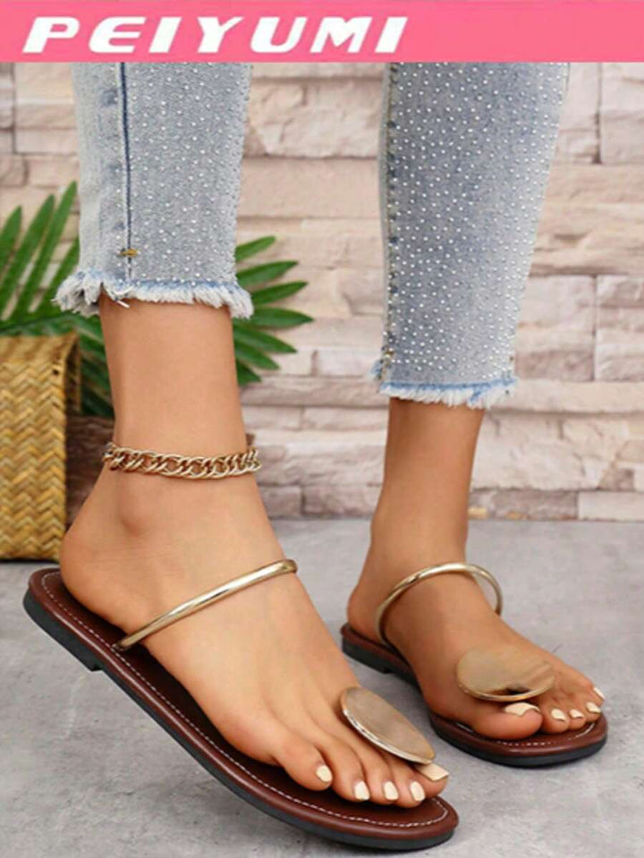 Kaelis Charm – Boho Statement Platte Sandalen