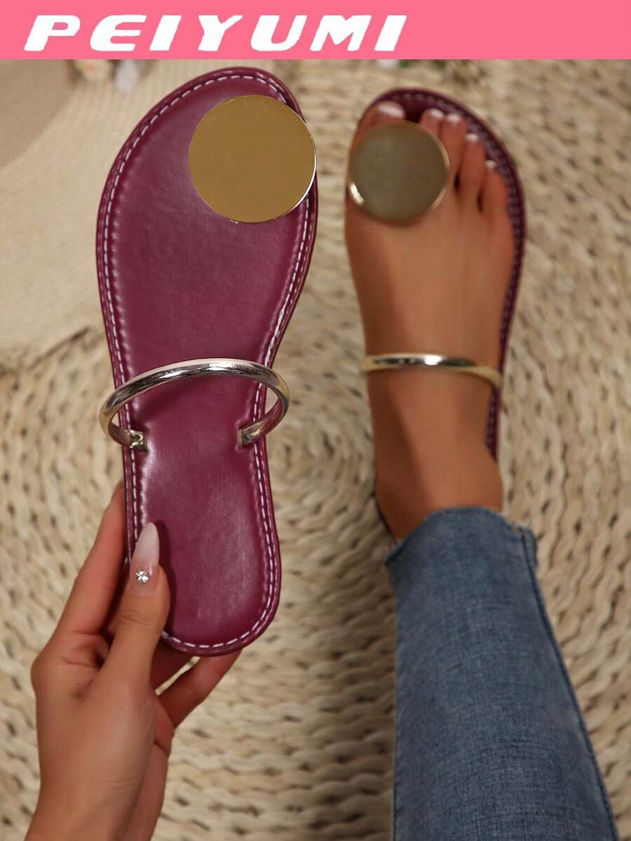 Kaelis Charm – Boho Statement Platte Sandalen