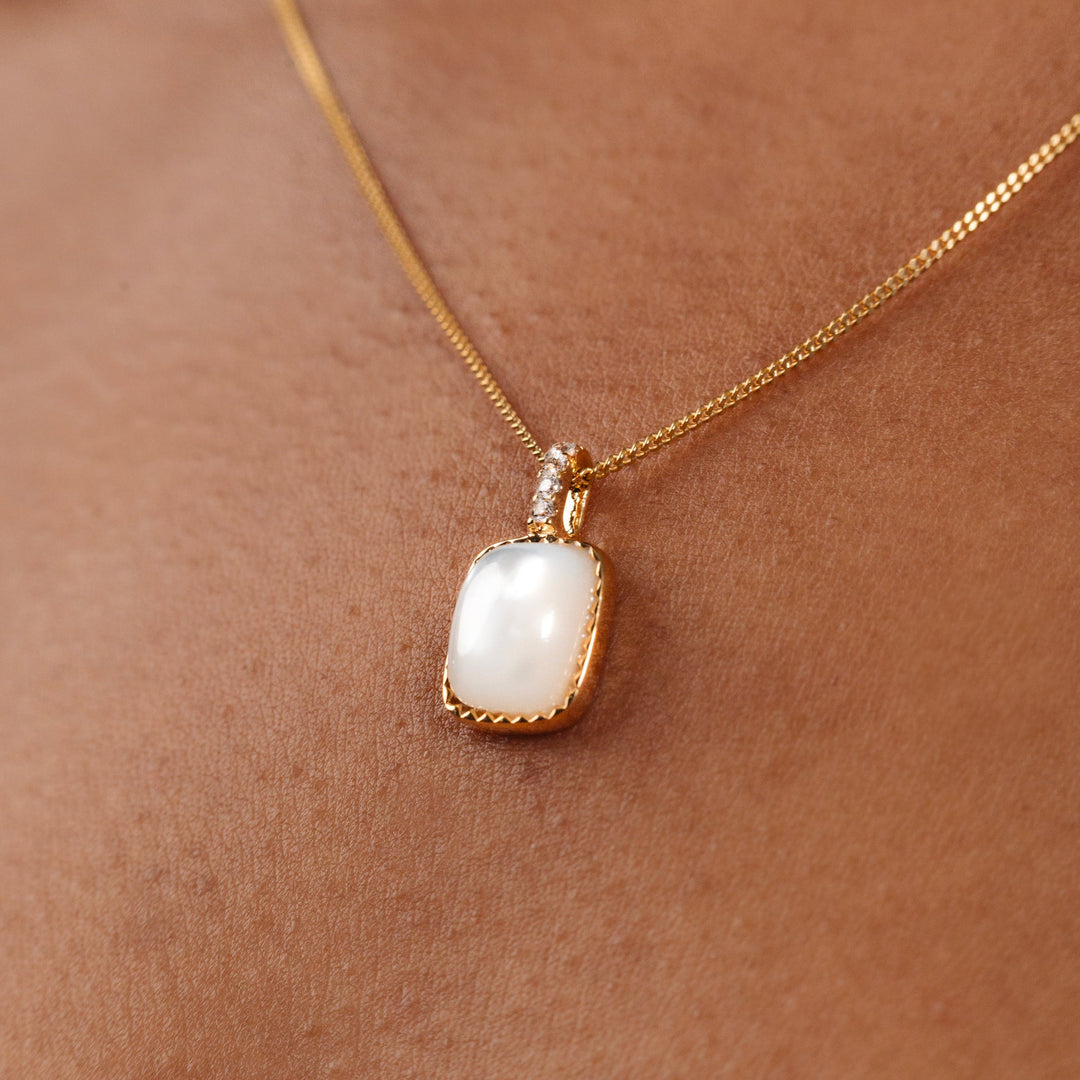 Met Liked Love - Wife to Be Iridescent Pearl