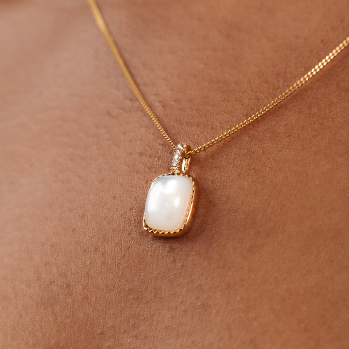 Met Liked Love - Wife to Be Iridescent Pearl