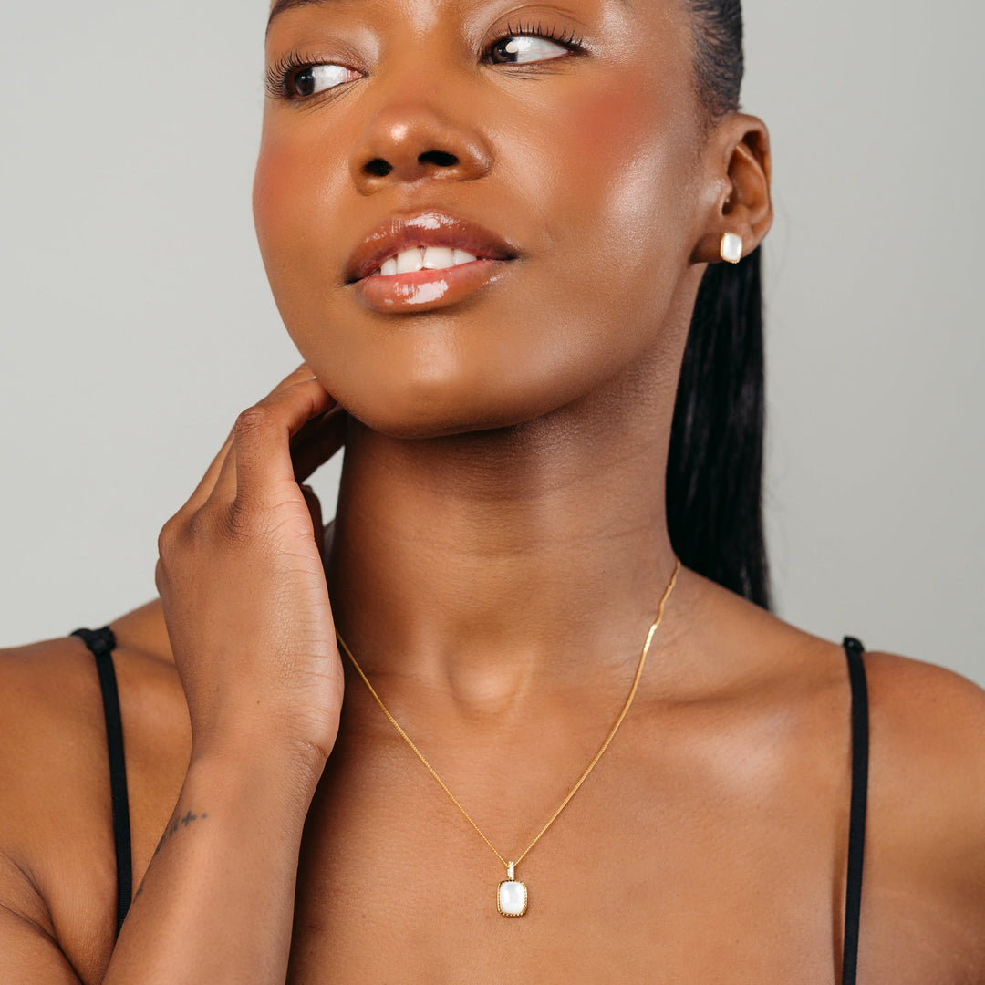 Queen Bee - Iridescent Pearl Necklace