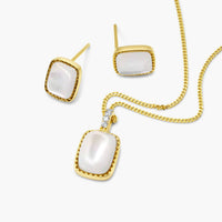 Queen Bee - Iridescent Pearl Necklace