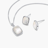 Queen Bee - Iridescent Pearl Necklace
