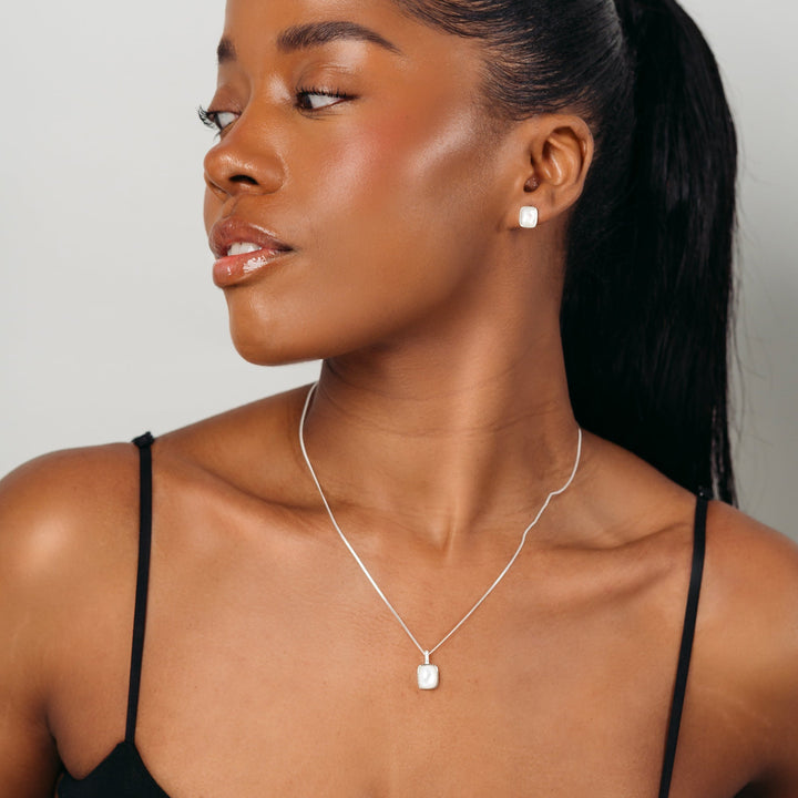Queen Bee - Iridescent Pearl Necklace